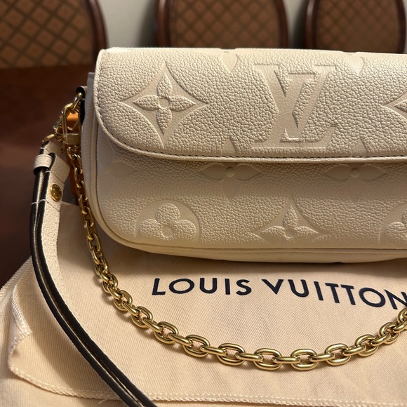 New Louis Vuitton Ivy Wallet on Chain - Picture 2 of 16